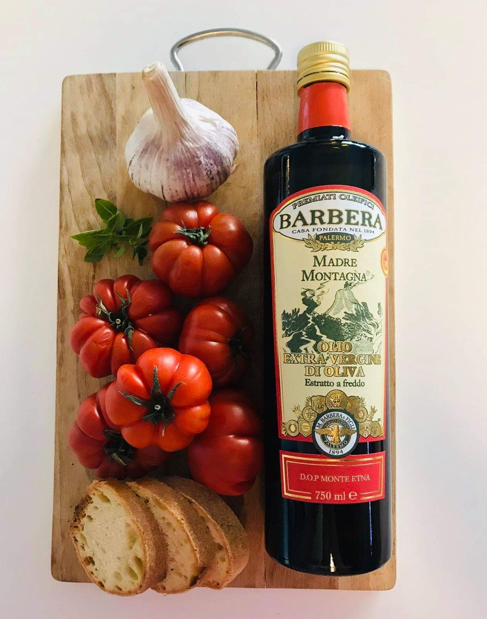 Оливковое масло BARBERA "MADRE MONTAGNA", D.O.P. Monte Etna, Extra Virgin, 750 мл. Италия