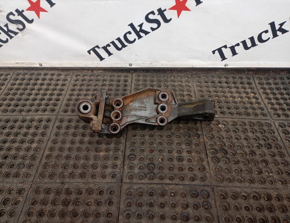 Кронштейн рессоры передней правый