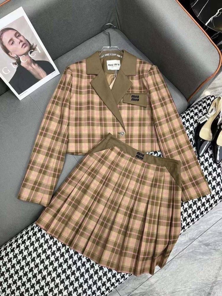 Костюм MIU MIU Костюм MIU MIU