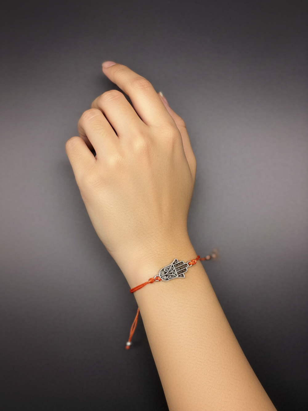 Красная нить Хамса