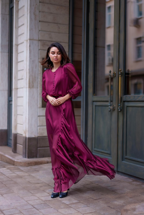 Платье с воланом бургунди