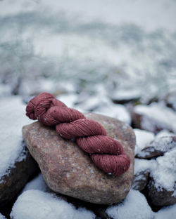 Предзаказ носочный твид "Вишневая косточка"