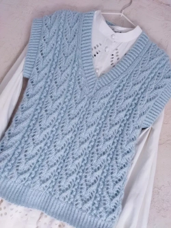 Жилет вязаный ажурный