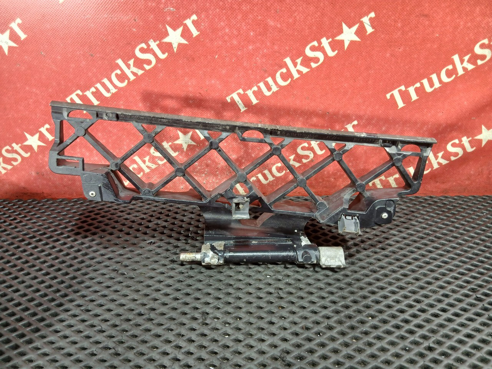 Ступенька подножки обслуживания правая