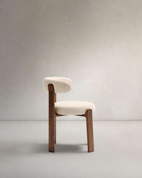 Стул Granite на 4 ножках из бежевого шенилла и массива ясеня в отделке орех