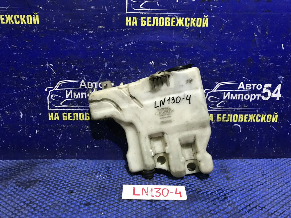 Бачок омывателя TOYOTA HILUX SURF 1992