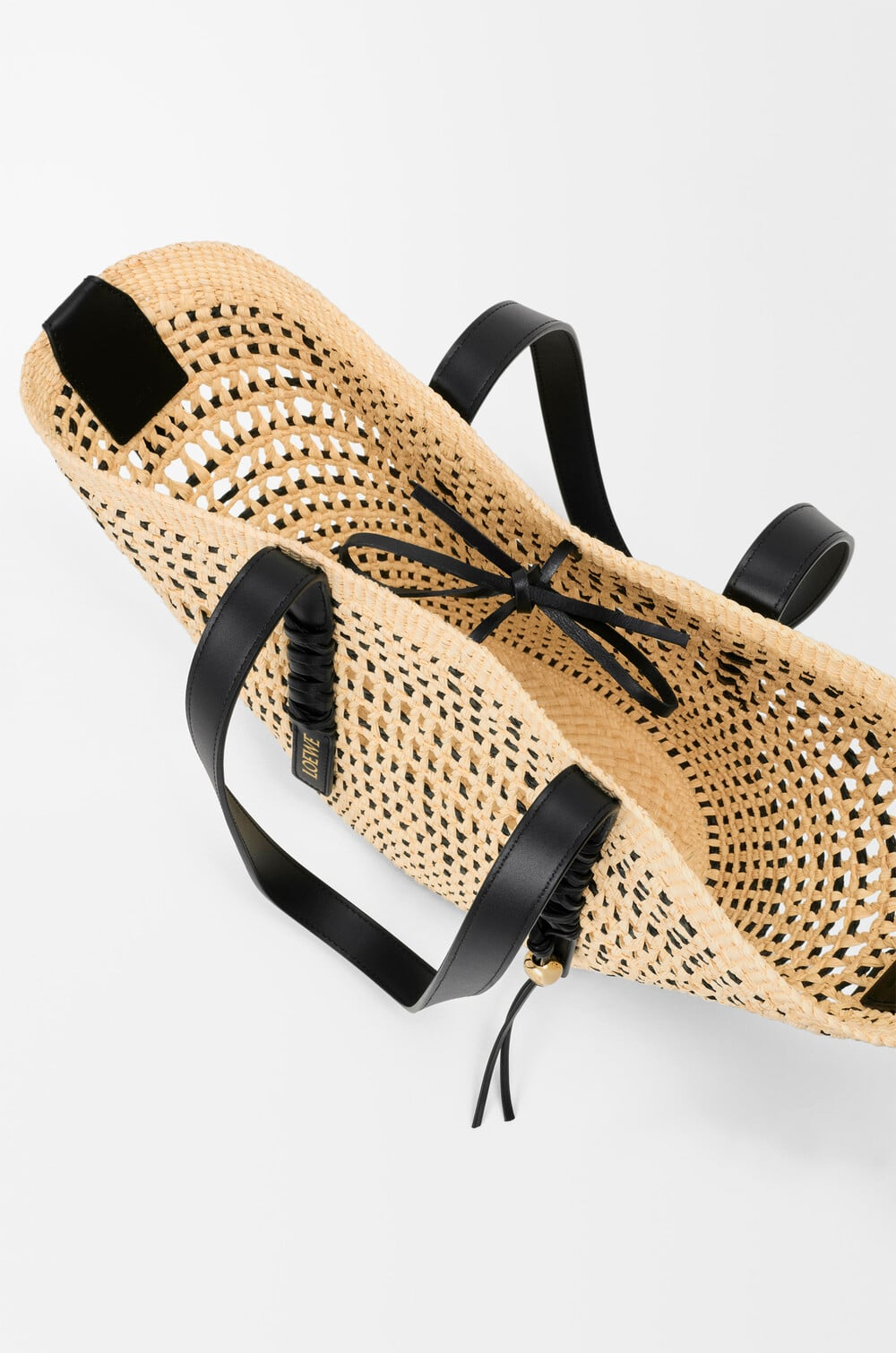 Loewe Среднего плетеная сумка-корзина Braid из пальмы и телячьей кожи, натуральный/черный