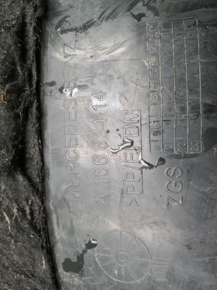 Подкрылок задний правый Mercedes ML GLE W166 11-18