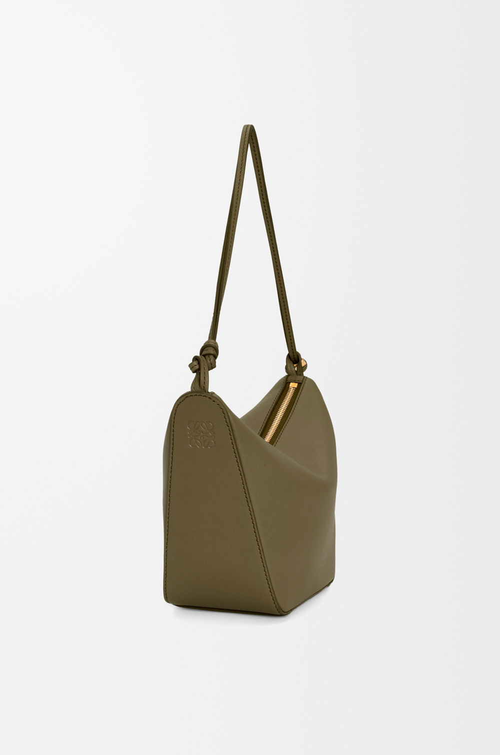 Loewe Мини сумка-хобо Hammock из классической телячьей кожи, темный хаки