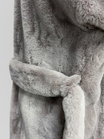 Шуба by Bor однотонная со скрытыми карманами по бокам и поясом