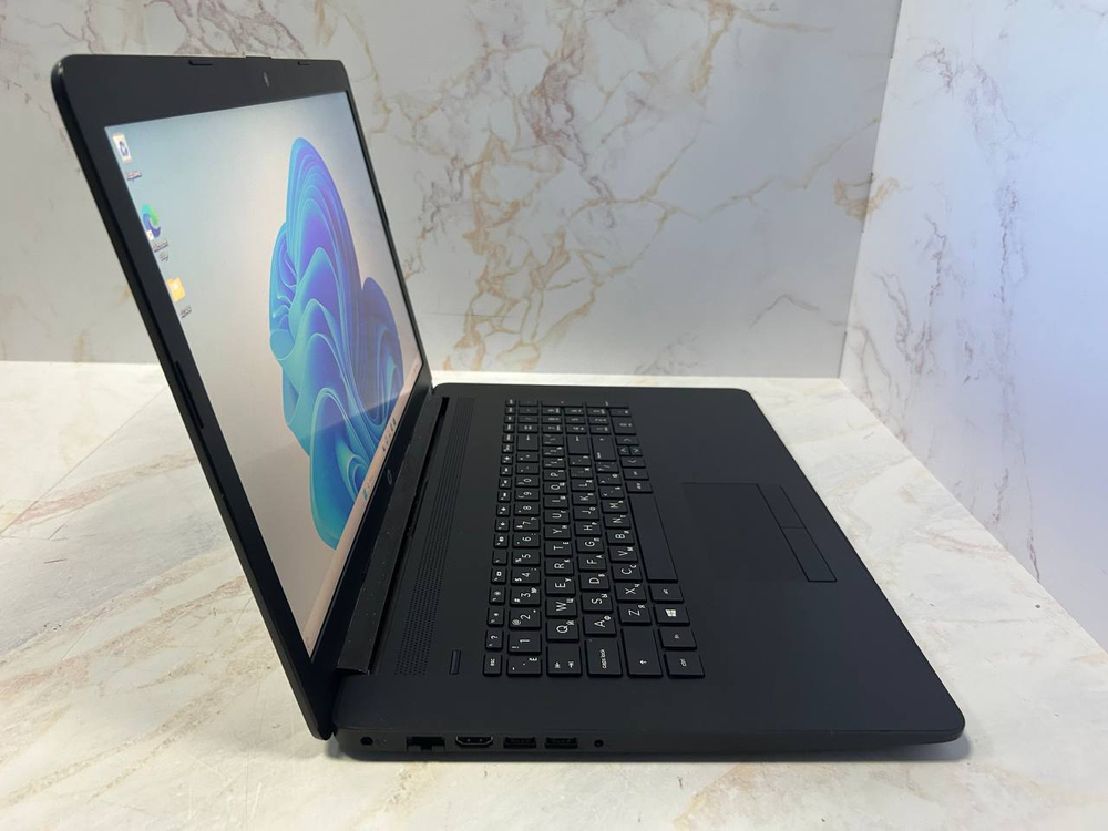 Ноутбук HP 17-by4011ur Конфигурация: i5-1135G7/8GB/256GB/Iris Xe Graphics/HD+/Win11/C1