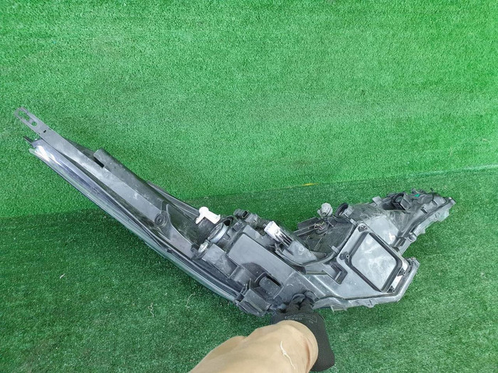 Фара левая Toyota C-HR (2016-2019) галоген