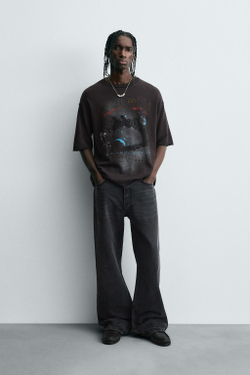 ZARA ТРИКОТАЖНАЯ ФУТБОЛКА С ПРИНТОМ, ЧЕРНЫЙ