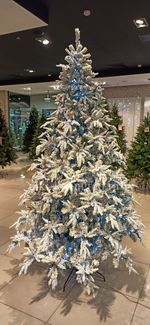 Заснеженная елка с гирляндой «Форесто» холодный свет (Литая+пвх) 150 см / 1,5 м