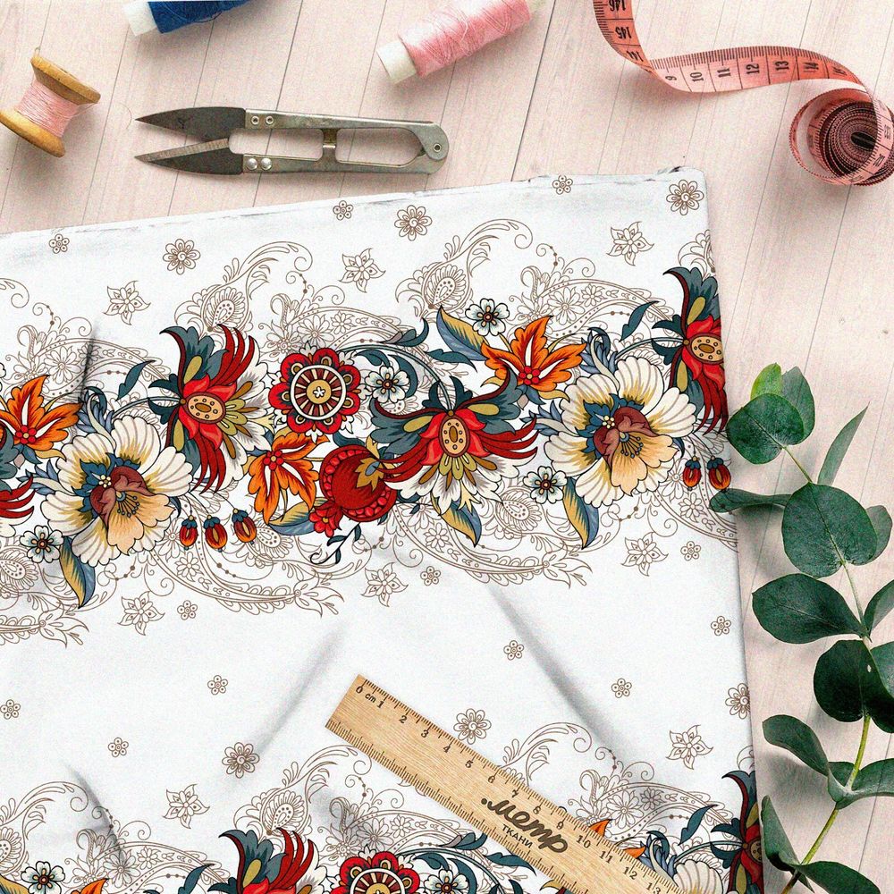 Ткань атлас цветная роспись на белом фоне