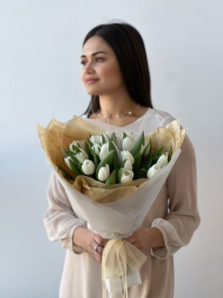 Тюльпаны белые 25 шт