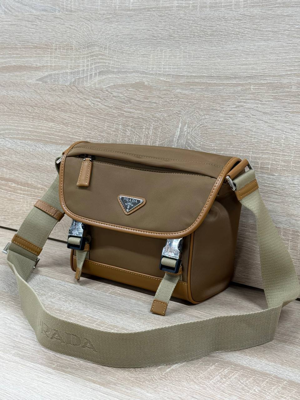 Сумка-мессенджер Prada