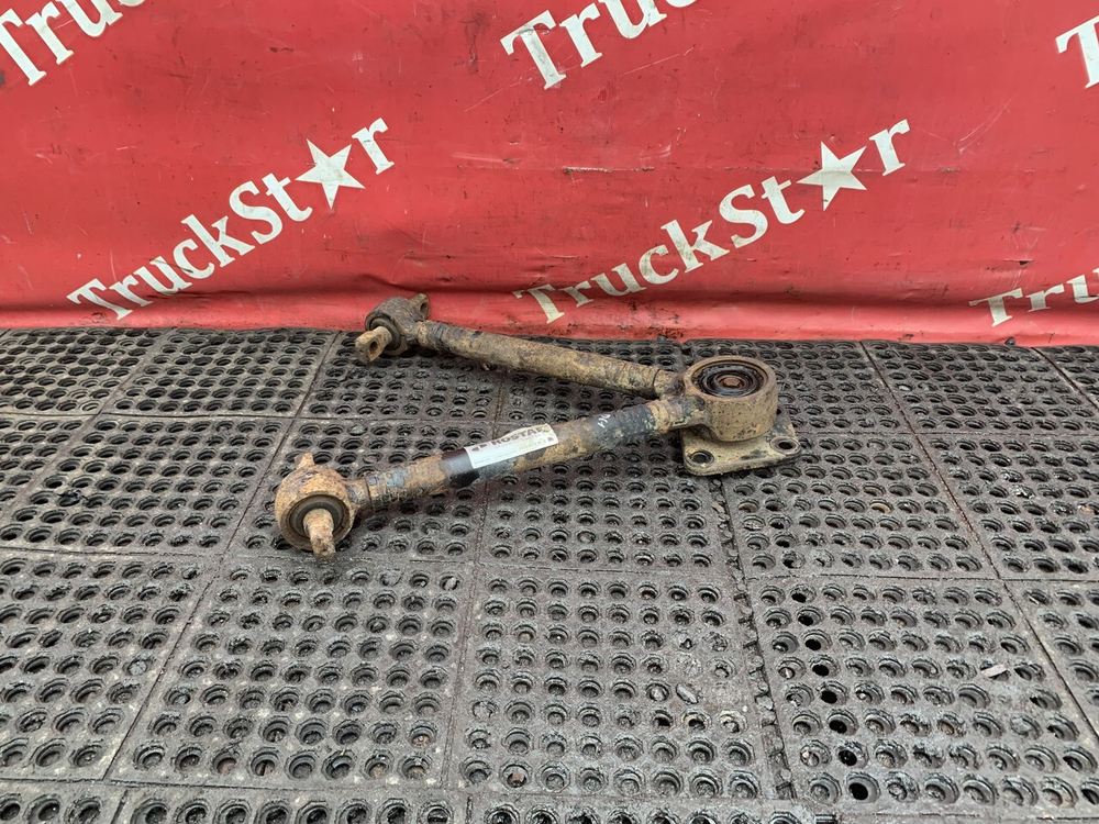 Тяга реактивная V-образная