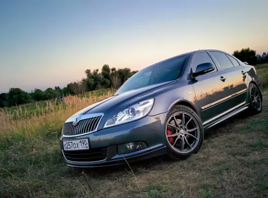 Пороги в стиле R-Line Skoda Octavia II  поколение FL
