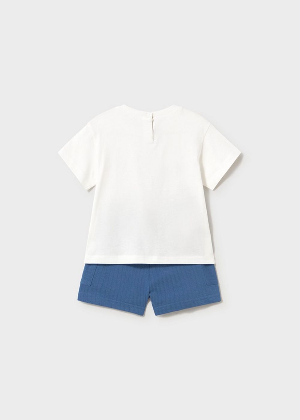футболка с шортами