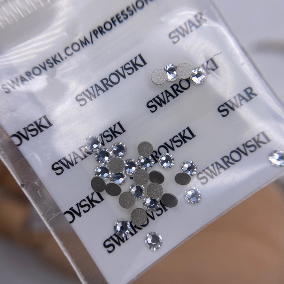 Swarovski SS9 Crystal F
