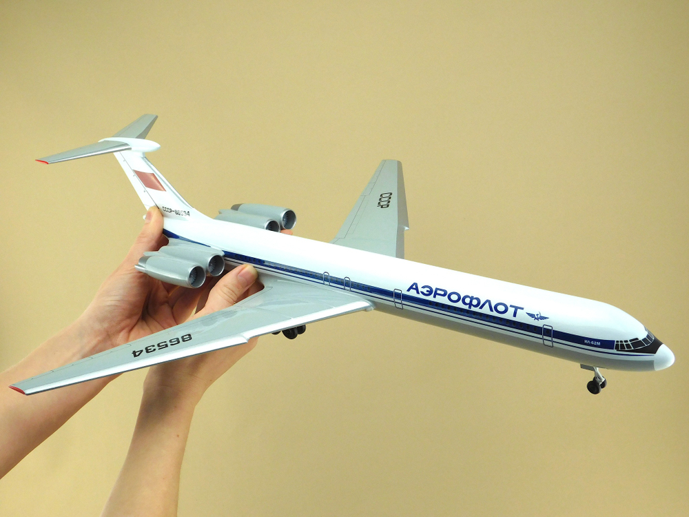 Модель самолета Ил-62М (М1:100, Аэрофлот СССР-86534, с шасси)