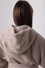 Пальто с капюшоном утепленное