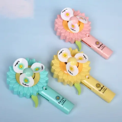 Вентилятор «Цветочек» 19 см с брызгалкой, микс цветов