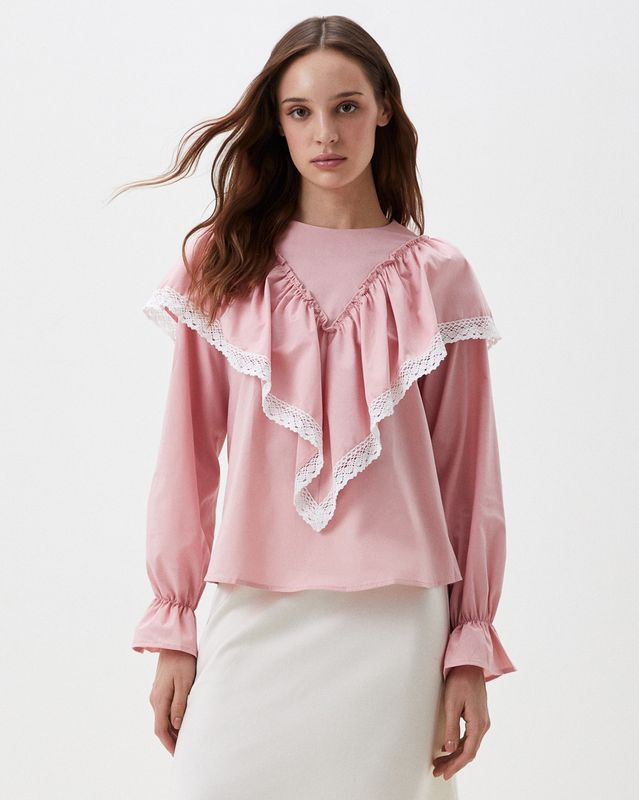 Блуза с воротником с шитьем