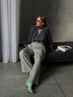 Блуза с бантом серый