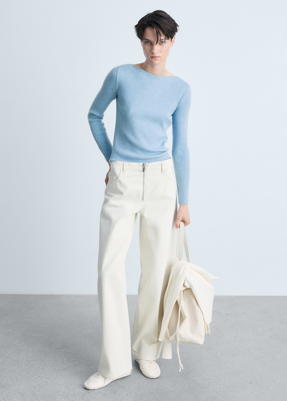 Джемпер в рубчик с вырезом-лодочкой