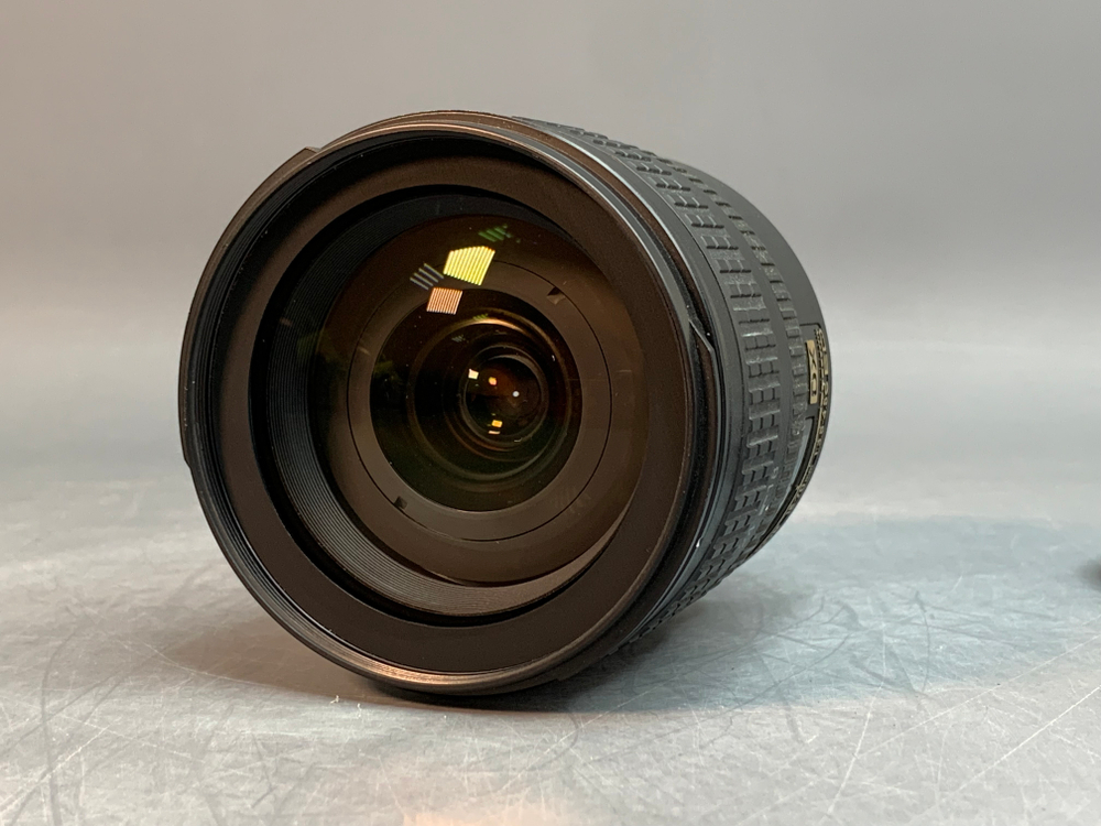 Nikon 18-70mm 3.5-4.5G ED-IF AF-S DX Zoom Nikkor, внутри немного пыли