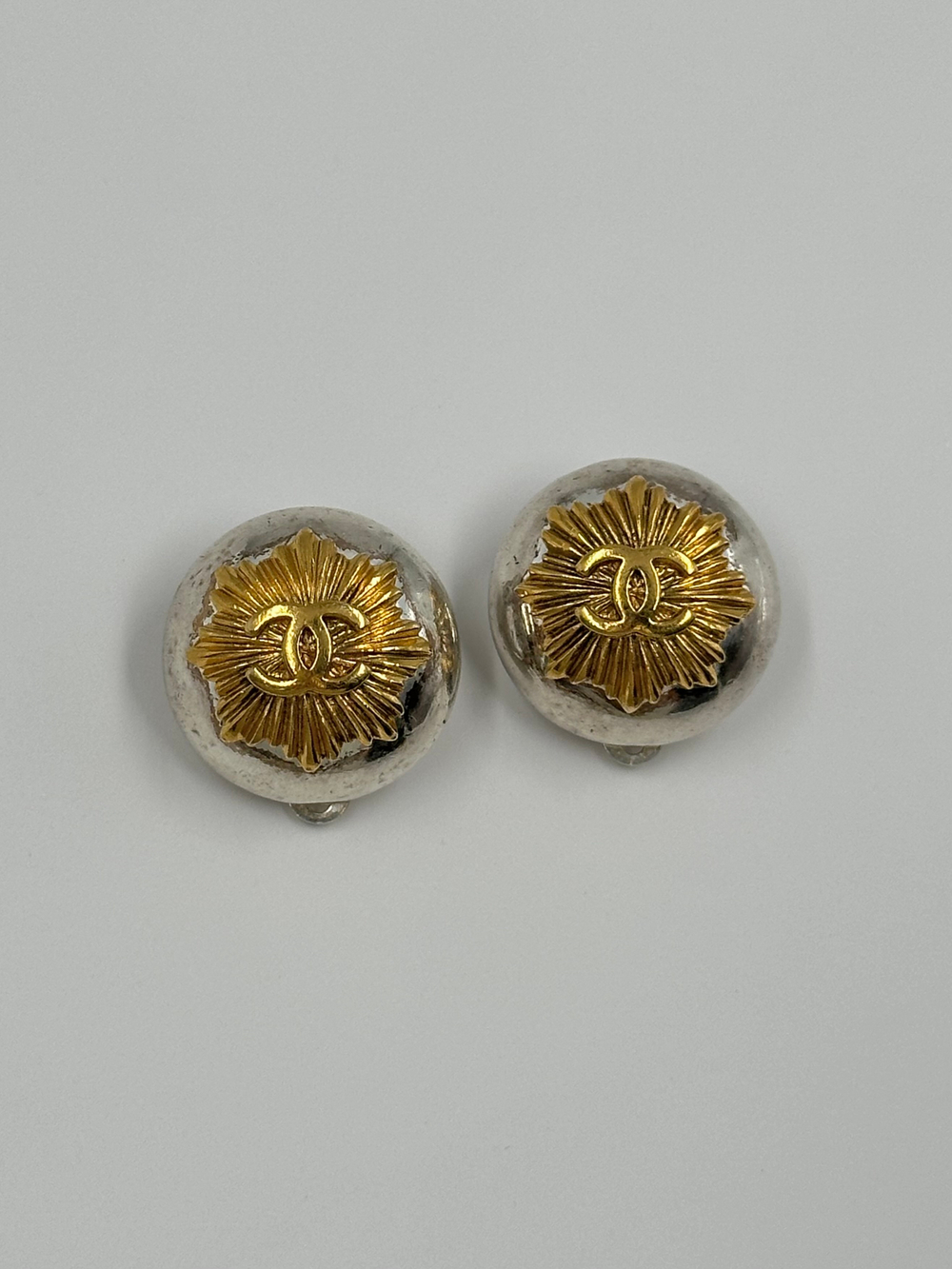 Клипсы биколор Chanel