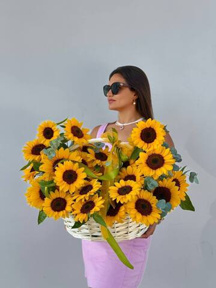 Корзина с подсолнухами M