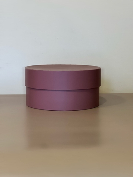 Короткая круглая коробка 18 см . Цвет:  Кофейный. Розница 300 рублей .