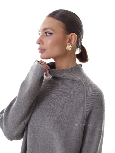 Темно-серый трикотажный костюм с брюками