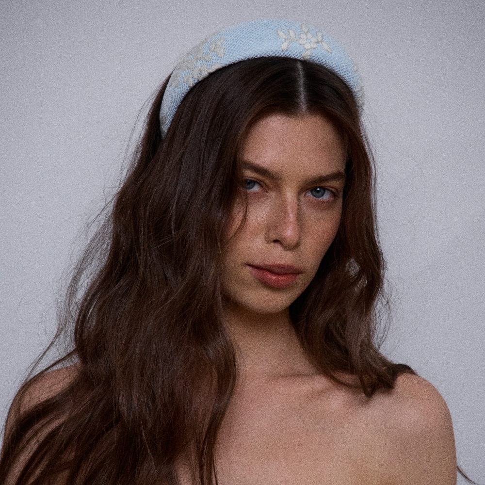 Ободок объемный голубой с гипюром