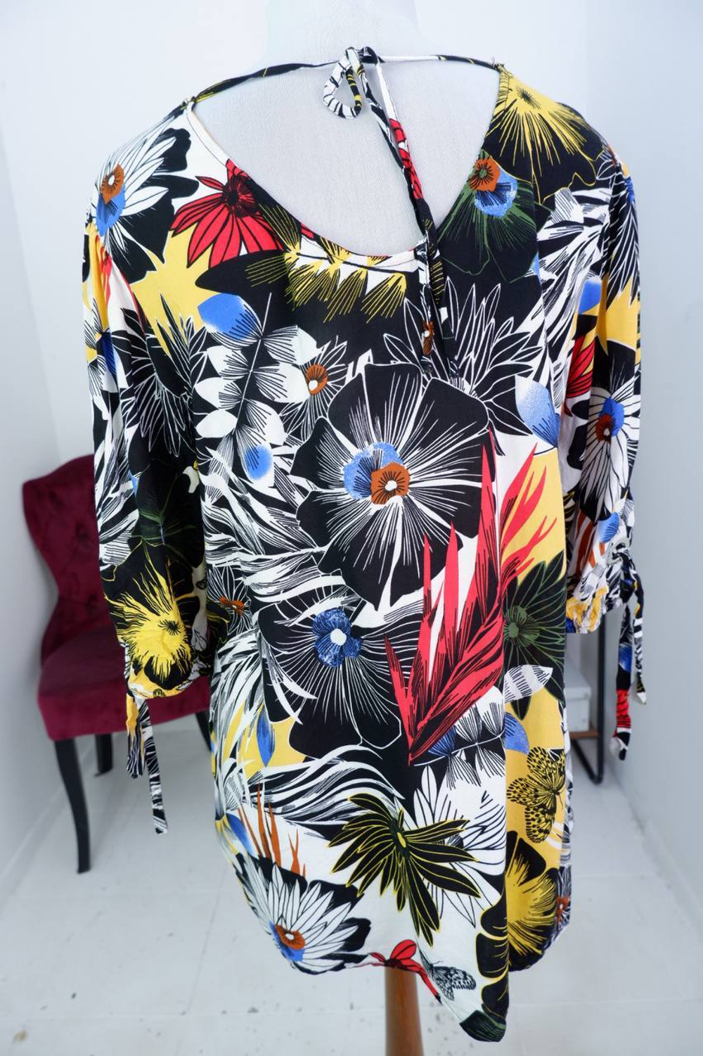 Блузка яркая и приятная к телу, маркировка 44+6, на 50 размер