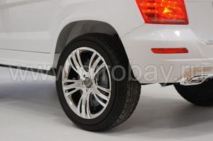 Детский электромобиль River Toys Mercedes-Benz GLK300 белый