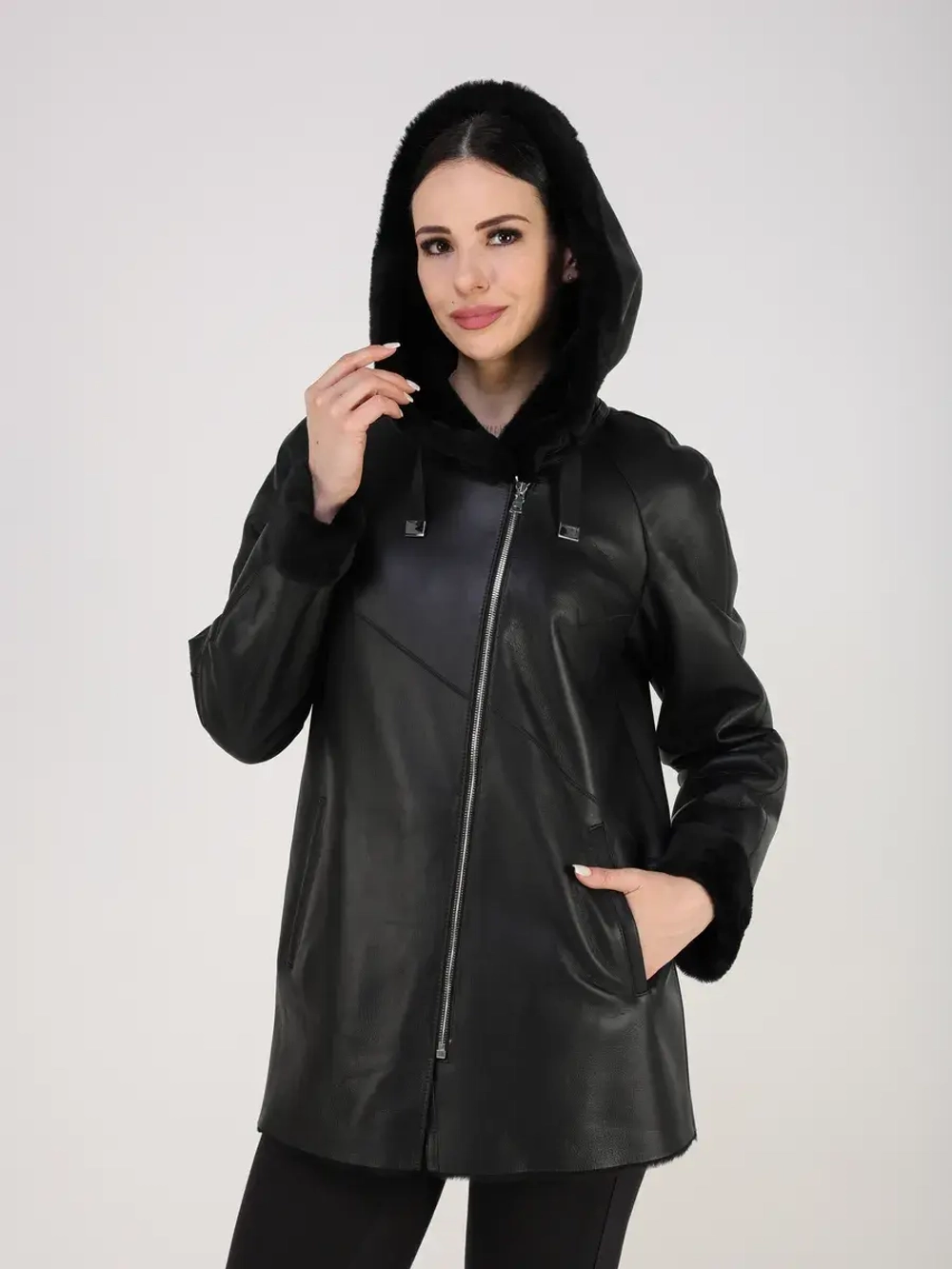 Дубленка зимняя натуральная с капюшоном