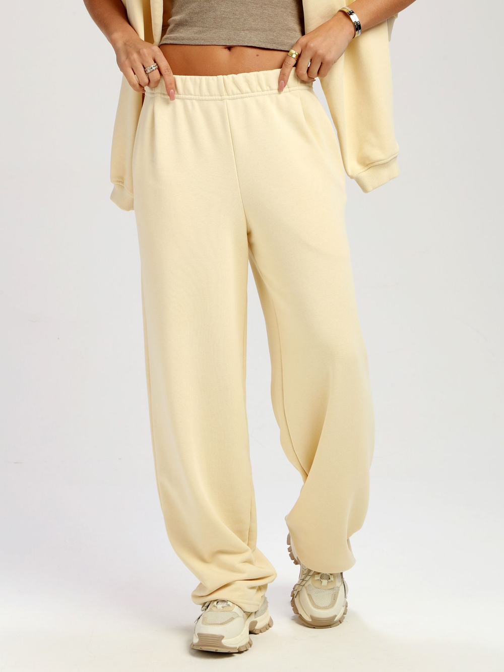 Костюм oversize в стиле спорт шик, молочный