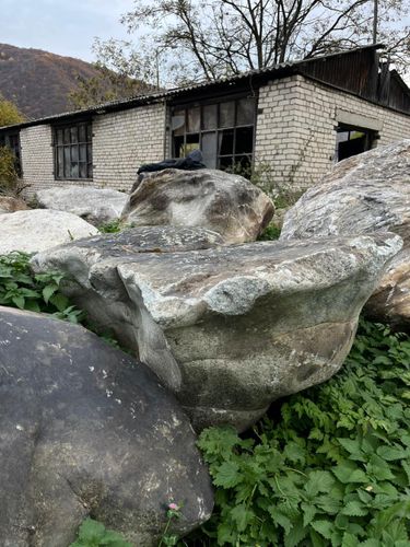 Gray River Boulder /tn