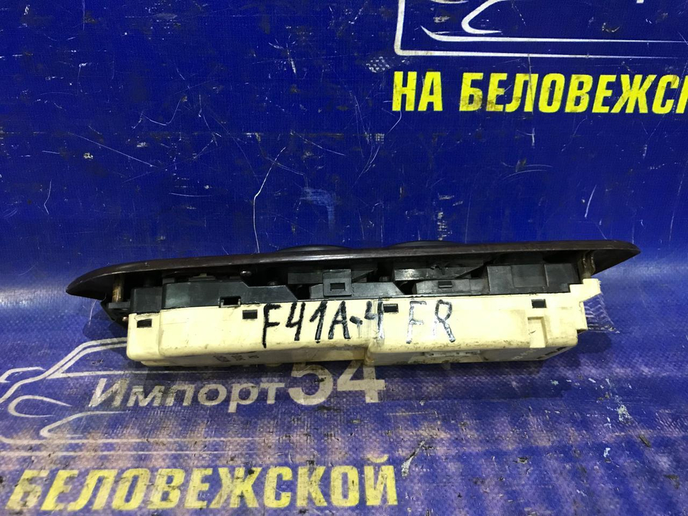 Блок управления стеклоподъемниками MITSUBISHI DIAMANTE 1997