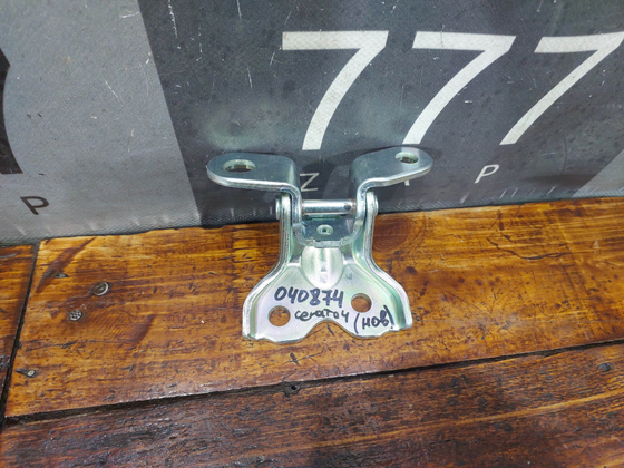 Петля двери передней левой нижняя Kia Ceed 3 (CD),  Cerato 4 (BD) 18-нв Новое Оригинал 793151Y300