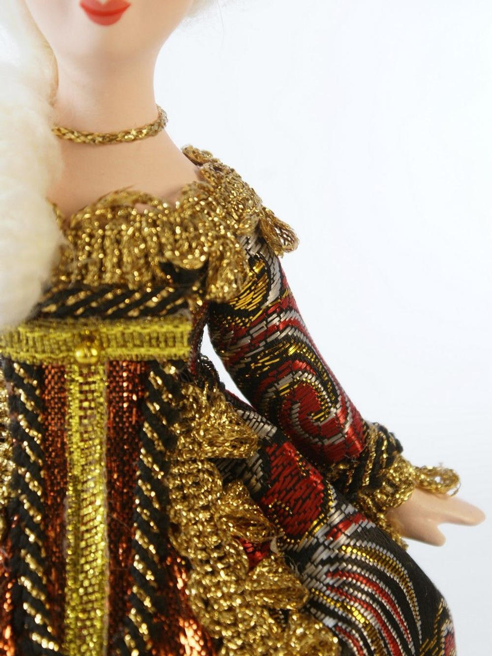 Кукла-шкатулка фарфоровая коллекционная Дама в костюме 18 века