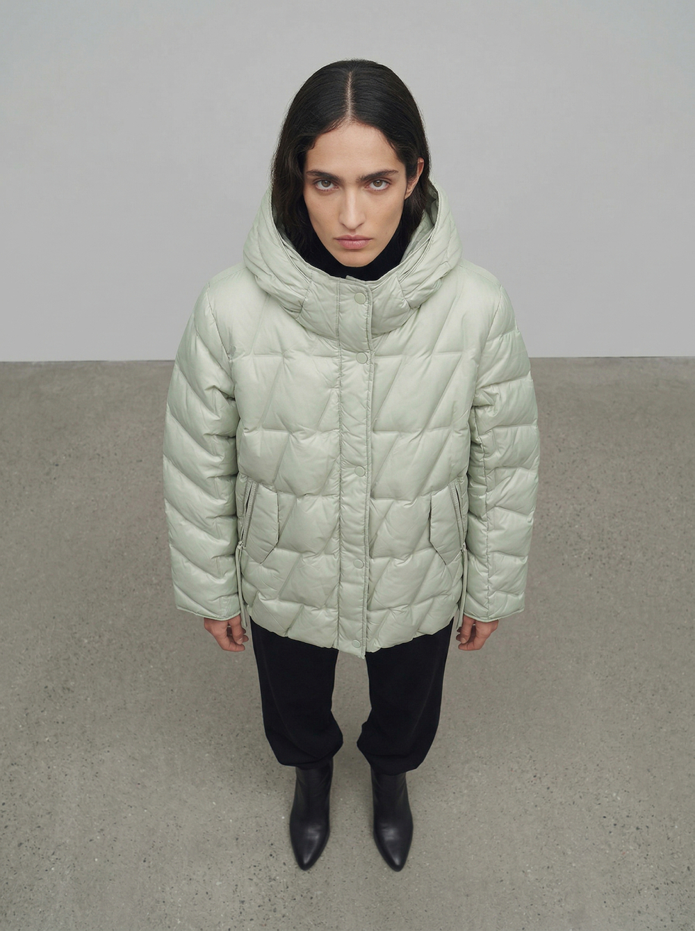 Легкая пуховая куртка на кнопках