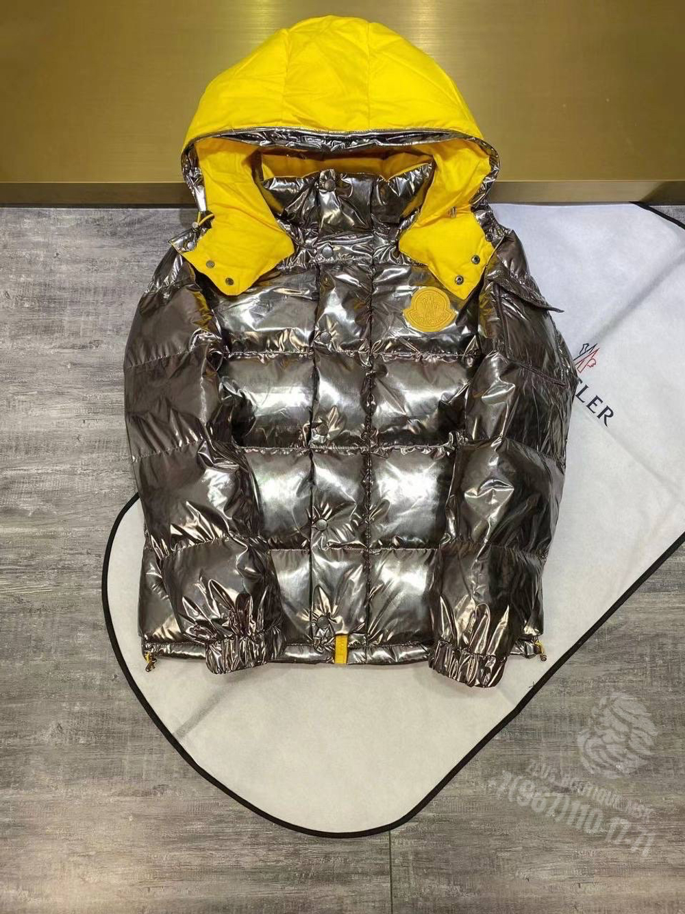 Пуховик Moncler