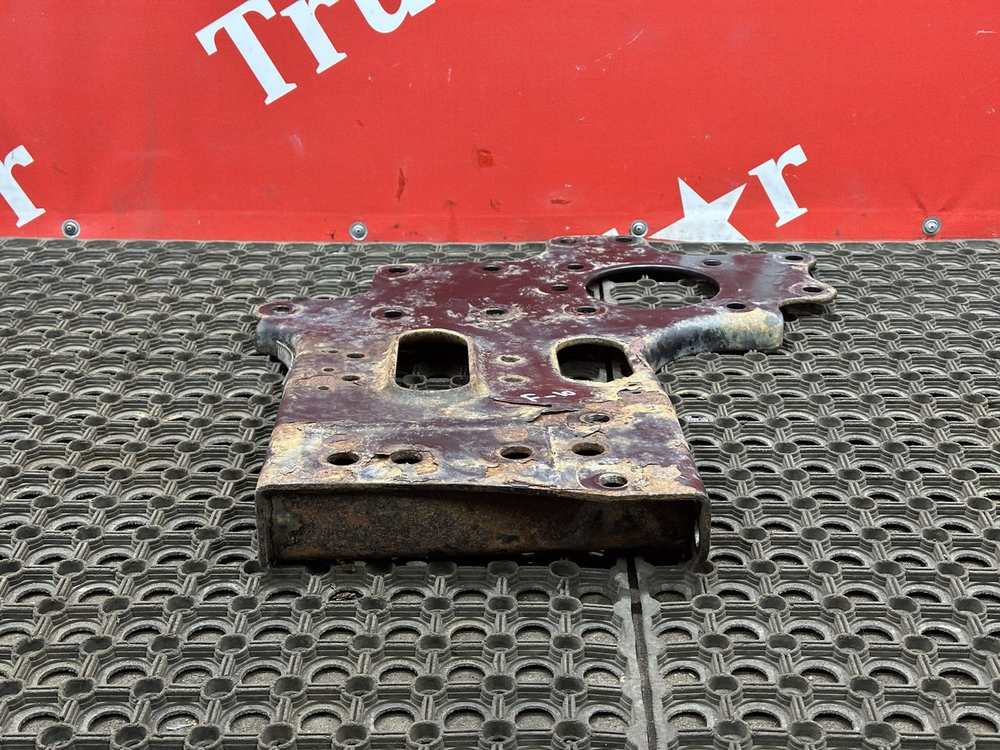 Кронштейн кабины передний правый