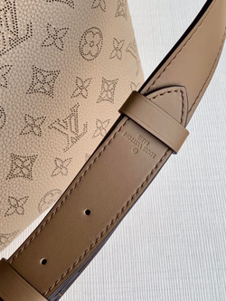 Louis Vuitton Beaubourg Hobo MM