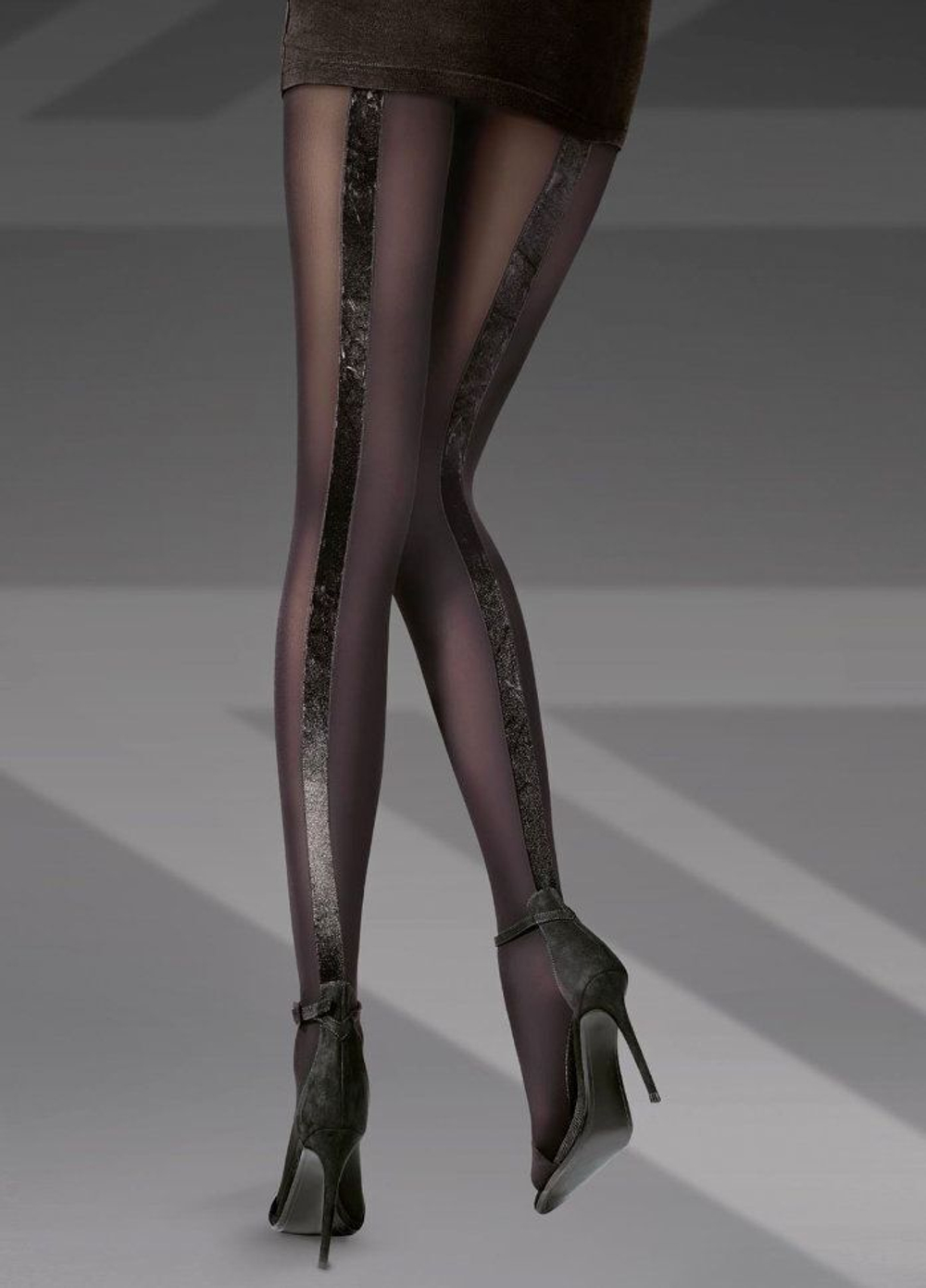 Матовые колготки с широким бархатным швом сзади (Размер: M-L) (Цвет: черный)